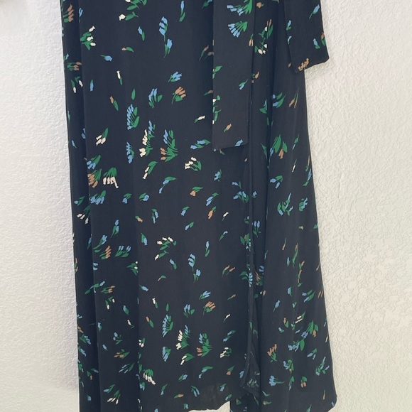 GANNI dress midi wrap crepe EU 38 sz 6. So flattering. Fits slightly small. - Picture 6 of 13